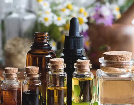 The 5 Natural Skin Care Essential Oils Complete Guide!