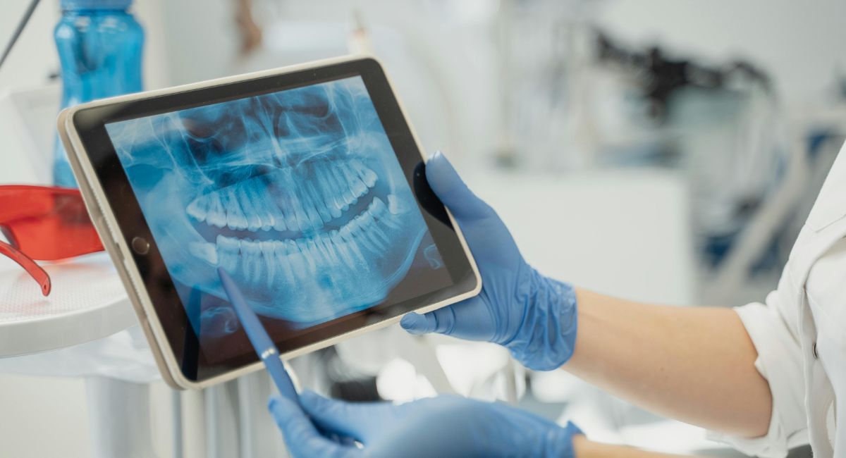 Weekend Dentist Near Me - 3 Quick Ways to Find One!