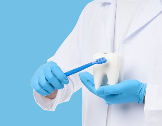 Cosmetic Dentist for Veneers - 7 Tips to Choose!