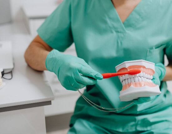 Niacinamide Toothpaste Dentist Review - 7 Things to Know!